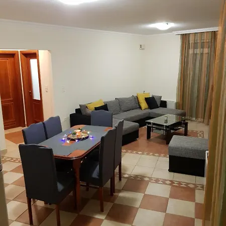 Manna Apartment *
